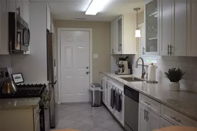 5742 Southminster Drive, Houston, TX 77035 - Photo 19