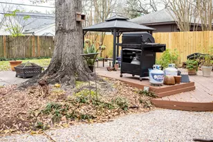 1911 Shadow Bend Dr, Houston, TX 77043 - Photo 17