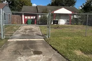 4737 Alvin St, Houston, TX 77033 - Photo 3