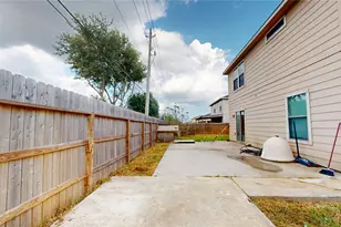 8703 Summerset Meadow Ct, Houston, TX 77075 - Photo 41