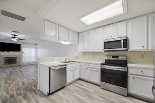 880 Tully Rd, Houston, TX 77079 - Photo 11