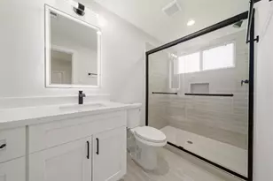 1400 Cedar Post Ln, Houston, TX 77055 - Photo 7