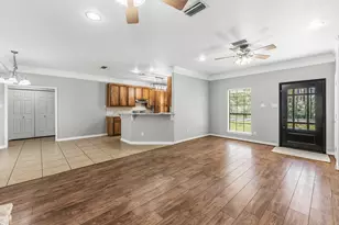 147 E Mosley Ln, Huntsville, TX 77340 - Photo 5