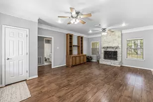 147 E Mosley Ln, Huntsville, TX 77340 - Photo 3