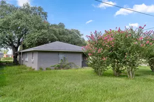 147 9th Street W, Bay City, TX 77456 - Photo 3