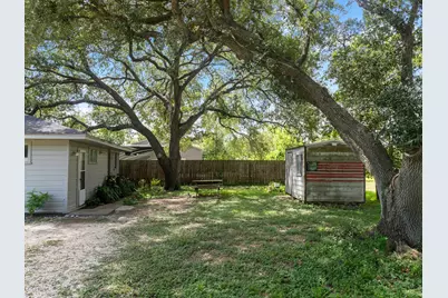 147 9th Street W, Bay City, TX 77456 - Photo 21