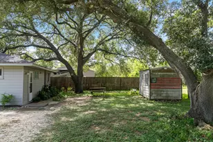 147 9th Street W, Bay City, TX 77456 - Photo 21
