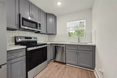 5729 Newport Street #B, Houston, TX 77023 - Photo 1