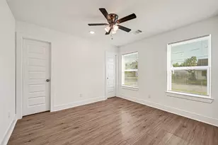 5729 Newport St, Houston, TX 77023 - Photo 5