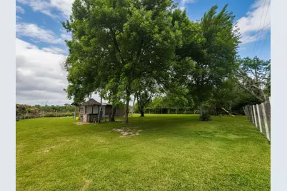 8925 Spruce Street, Hitchcock, TX 77563 - Photo 5