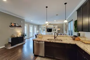 925 W 19th St, Houston, TX 77008 - Photo 9