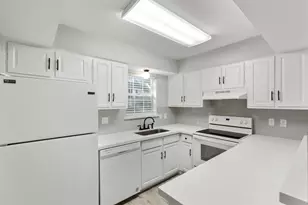13010 Trail Hollow Dr, Houston, TX 77079 - Photo 17