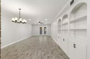 13010 Trail Hollow Dr, Houston, TX 77079 - Photo 9