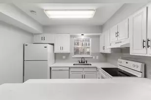 13010 Trail Hollow Dr, Houston, TX 77079 - Photo 15