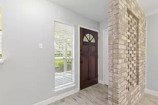 13010 Trail Hollow Dr, Houston, TX 77079 - Photo 3