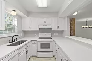 13010 Trail Hollow Dr, Houston, TX 77079 - Photo 19