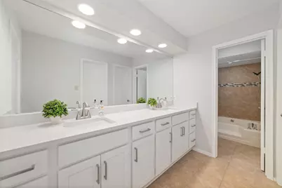 14704 Perthshire Road #E, Houston, TX 77079 - Photo 19