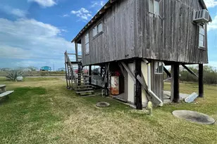 302 Flamingo St, Sargent, TX 77414 - Photo 5