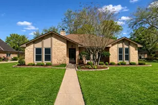 62 Raintree Ct, Lake Jackson, TX 77566 - Photo 1