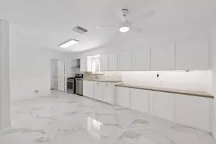 8715 Covent Garden St, Houston, TX 77031 - Photo 9