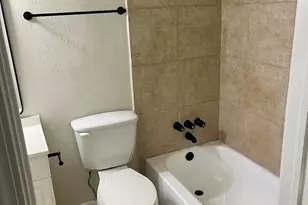 8229 Kingsbrook Rd, Houston, TX 77024 - Photo 9