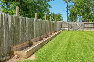 102 Turner St, Clute, TX 77531 - Photo 33