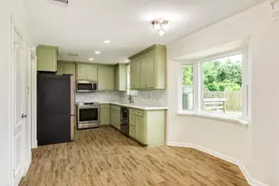 102 Turner St, Clute, TX 77531 - Photo 9