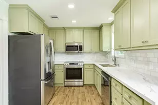 102 Turner St, Clute, TX 77531 - Photo 11