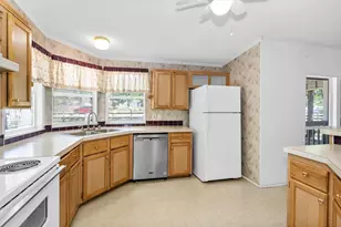 13713 Sarah Cir Dr, Willis, TX 77378 - Photo 15