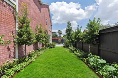 601 Sandman Street, Houston, TX 77007 - Photo 1