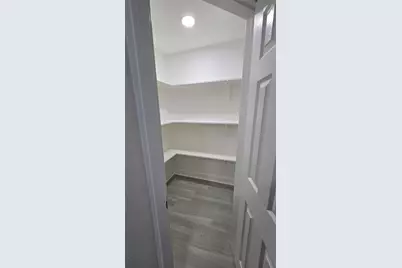 5122 Myrtlewood Street, Houston, TX 77033 - Photo 9