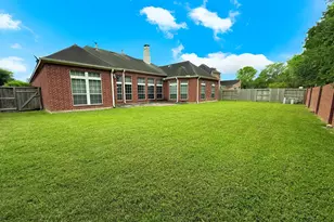 2227 Greenhaven Dr, Sugar Land, TX 77479 - Photo 7