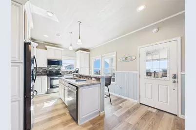 842 Main Street, Crystal Beach, TX 77650 - Photo 27