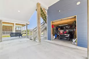 842 Main St, Crystal Beach, TX 77650 - Photo 11