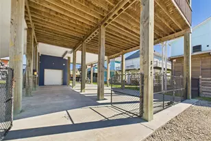 842 Main St, Crystal Beach, TX 77650 - Photo 7