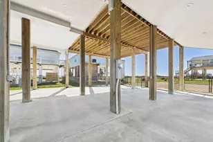 842 Main St, Crystal Beach, TX 77650 - Photo 5