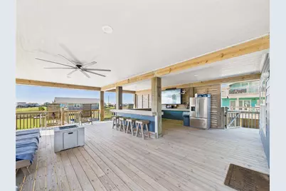 842 Main Street, Crystal Beach, TX 77650 - Photo 17