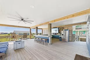 842 Main St, Crystal Beach, TX 77650 - Photo 17