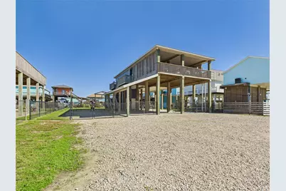 842 Main Street, Crystal Beach, TX 77650 - Photo 3