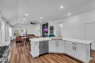 15315 Lake Front Dr, Baytown, TX 77523 - Photo 9