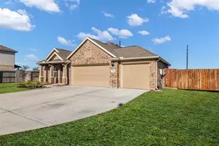 15315 Lake Front Dr, Baytown, TX 77523 - Photo 3
