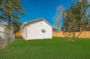 1719 W Sealy St, Alvin, TX 77511 - Photo 43