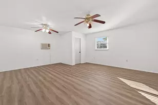 1719 W Sealy St, Alvin, TX 77511 - Photo 5