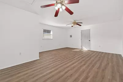 1719 W Sealy Street, Alvin, TX 77511 - Photo 35