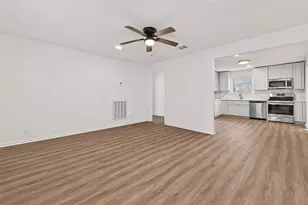 1719 W Sealy St, Alvin, TX 77511 - Photo 7