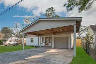 1719 W Sealy St, Alvin, TX 77511 - Photo 3