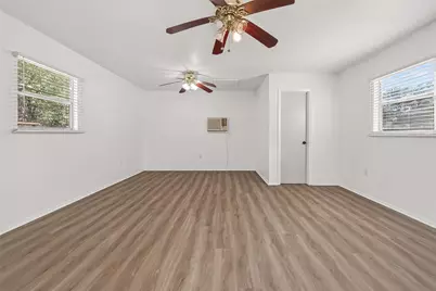 1719 W Sealy Street, Alvin, TX 77511 - Photo 33