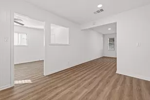 1719 W Sealy St, Alvin, TX 77511 - Photo 17