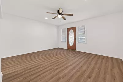 1719 W Sealy Street, Alvin, TX 77511 - Photo 9