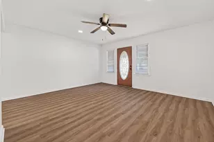 1719 W Sealy St, Alvin, TX 77511 - Photo 9